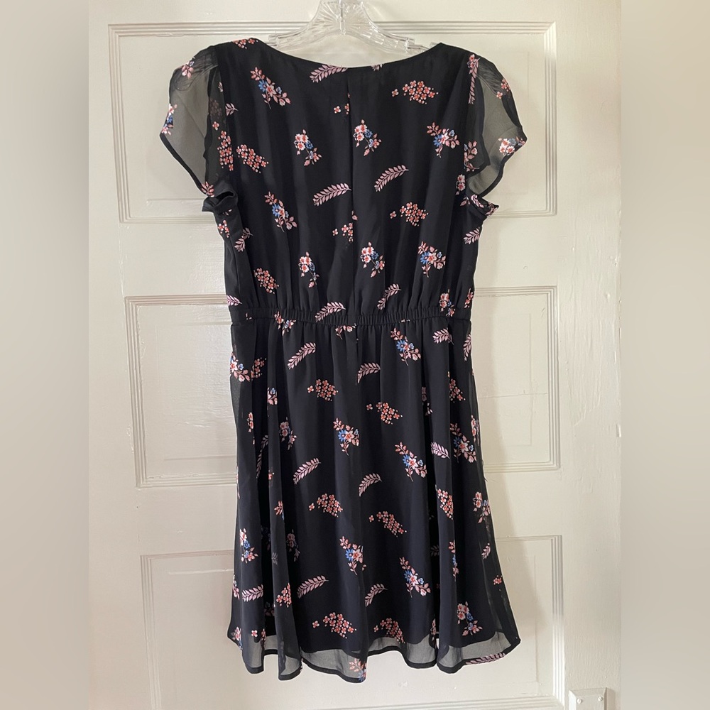 Express Short Flower Pattern Dress - Picture 2 of 3